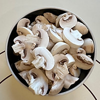 松茸白灼汁蘑菇青菜的做法图解3