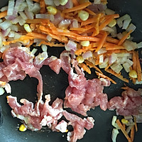 五彩叉烧肉焖饭的做法图解5