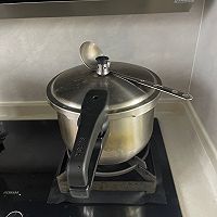 黑米莲子粥的做法图解2