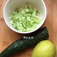 #我的养生日常-远离秋燥#黄瓜香梨汁的做法图解2