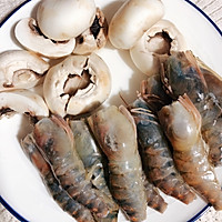 奥尔良鸡肉虾焖锅的做法图解2