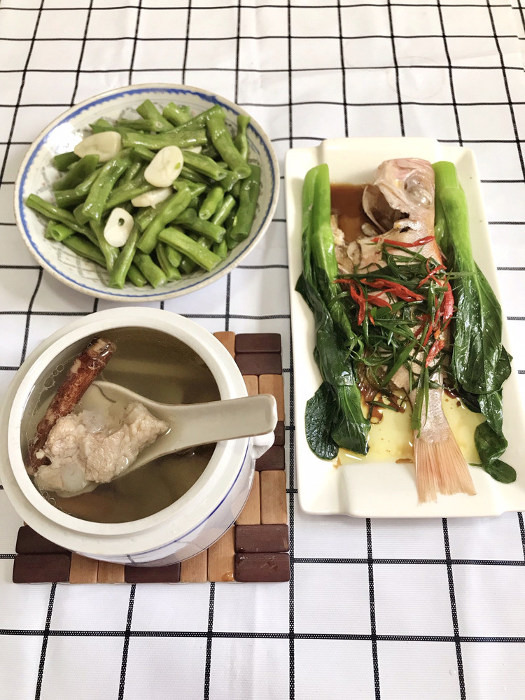 五指毛桃茯苓排骨汤的做法