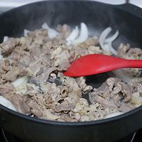 #晒出你的中秋团圆饭#简单开胃的下饭菜～洋葱肥牛卷的做法图解5