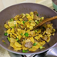 土豆炒腊肠的做法图解9