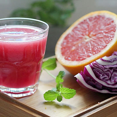 紫甘蓝葡萄柚综合蔬果汁