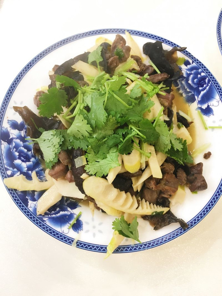 鸽肫炒春笋的做法