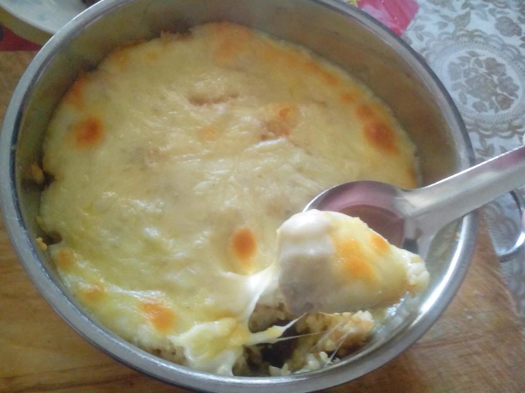 Baked rice with curry and cheese