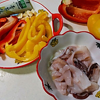 芥末味彩椒炒鱿鱼的做法图解1