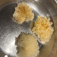 红枣燕窝银耳羹的做法图解1
