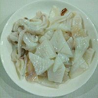 青红椒炒鱿鱼的做法图解1