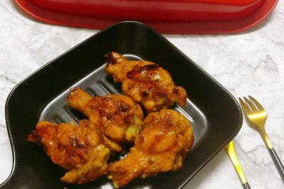 美食锅出品：蒜香蜜汁烤翅