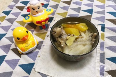 木瓜竹笙眉豆炖鸡脚