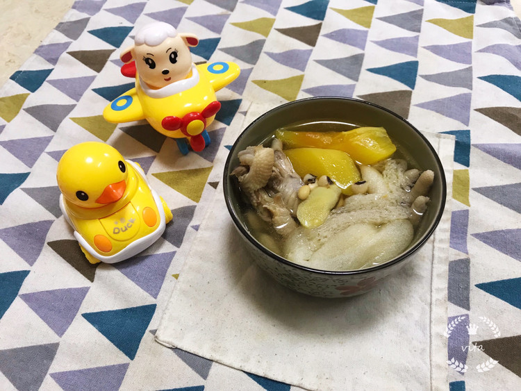 木瓜竹笙眉豆炖鸡脚的做法