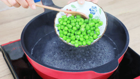 豌豆蛋黄泥的做法图解1