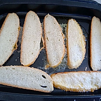 黄油煎面包片的做法图解3
