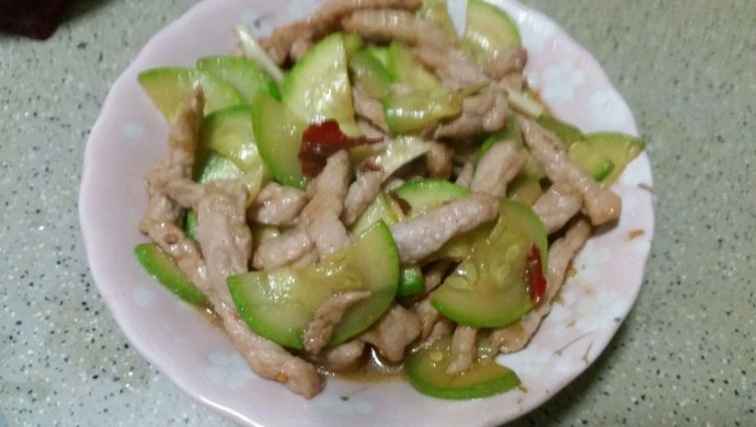 酸辣西葫芦里脊条（家常小炒）