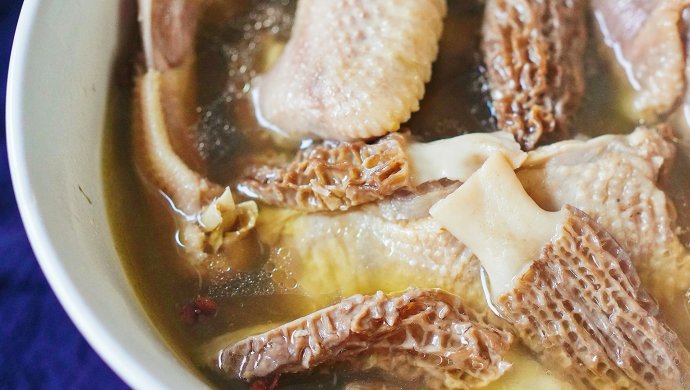 《时令菜》补脾阳 转气血 食春·鲜羊肚菌炖鸡汤