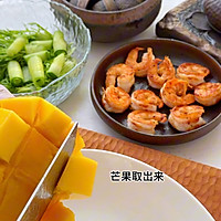 越吃越瘦的青柠虾仁芒果沙拉的做法图解5