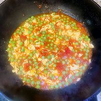 西红柿鸡蛋焖豌豆-好吃的下饭菜的做法图解6