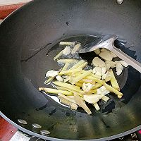 酸菜炒肥肠的做法图解15