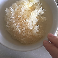 桃胶雪燕皂角米银耳莲子糖水的做法图解3