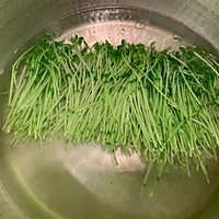#精致一人食#蒜香豉油豌豆苗的做法图解6