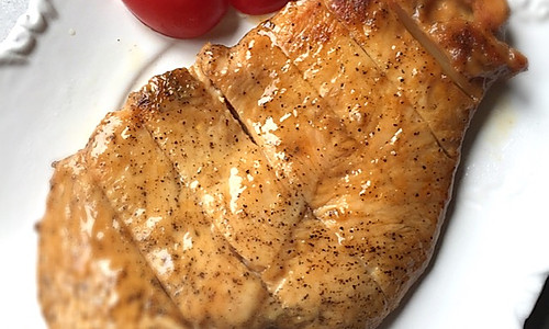 香煎滑嫩鸡胸肉-复刻健身厨男的做法