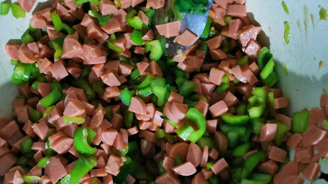 青椒火腿肠馅饼的做法