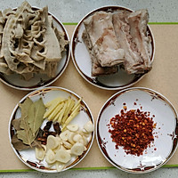 下饭菜～辣炖笋干排骨的做法图解2