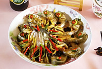 涪陵榨菜蒸鲈鱼——乌江榨菜的做法