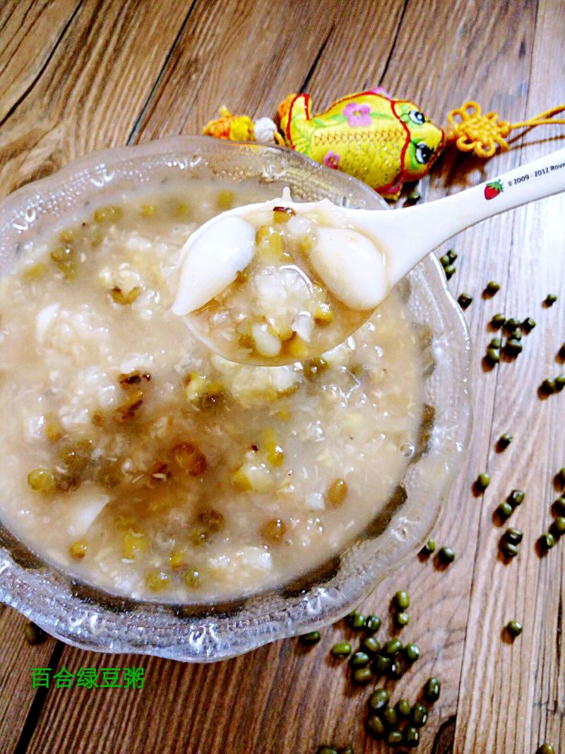 Congee with mung bean and Lily