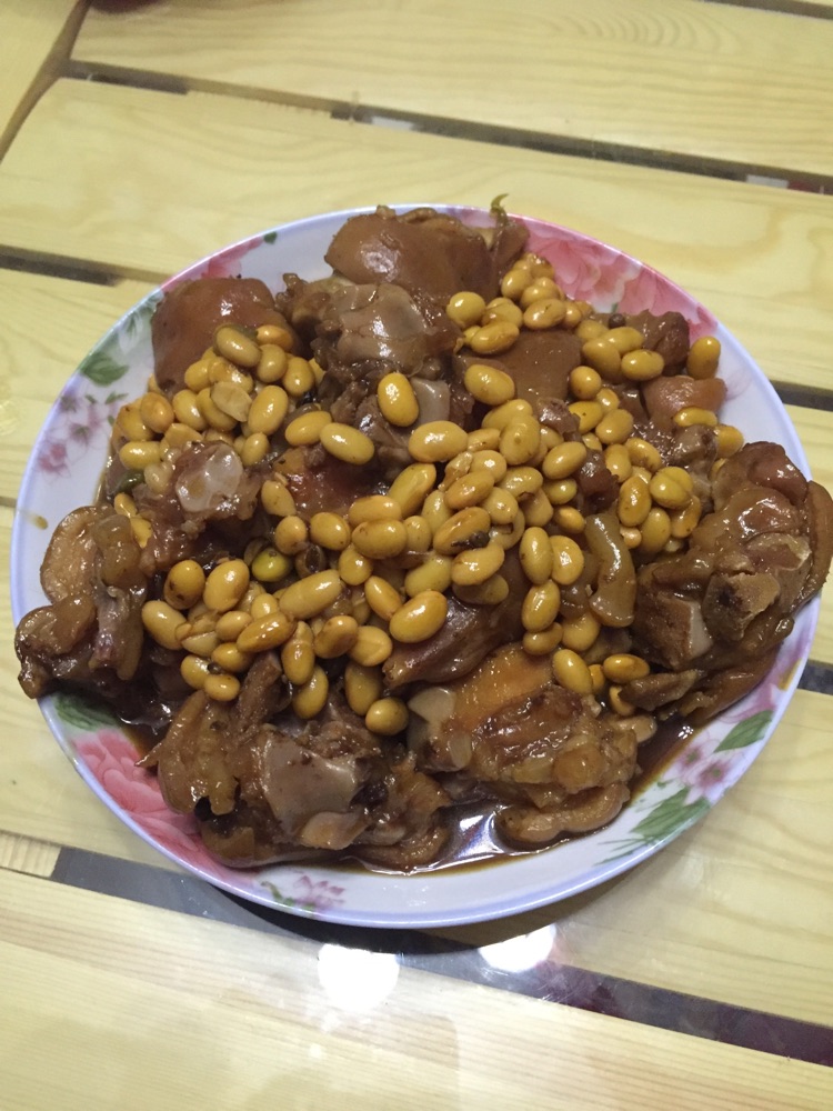 黄豆焖猪蹄