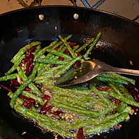 #巨下饭的家常菜#干煸四季豆的做法图解3