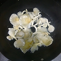 家常菜：平菇炒鸡肉的做法图解4