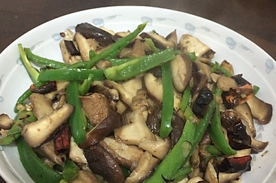 蘑菇炒青椒