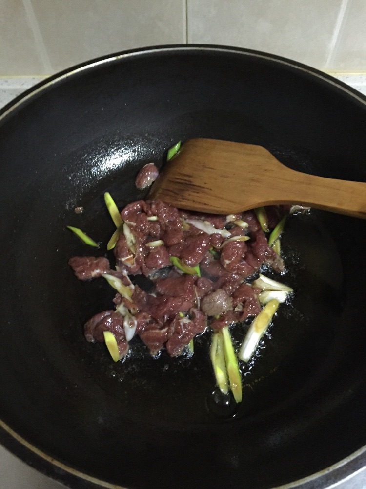 葱爆羊肉的做法图解3