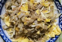 酸菜茭白炒鸡蛋的做法