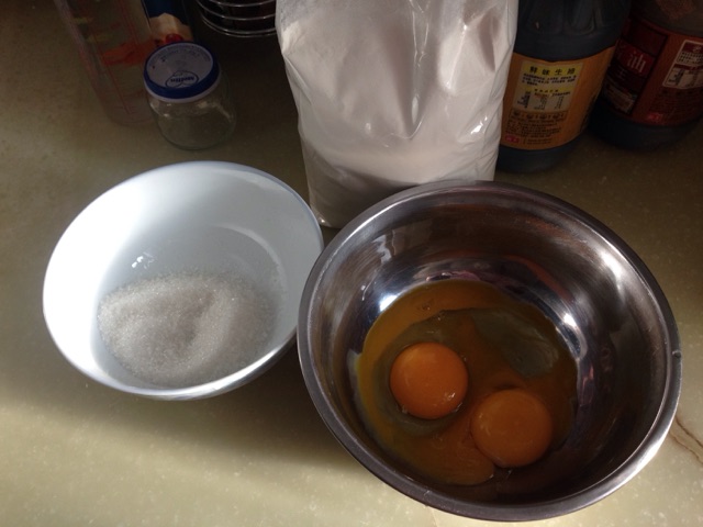 宝贝小零食-蛋黄饼干的做法图解1