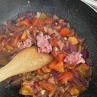 浓郁意大利番茄肉酱意面的做法图解4