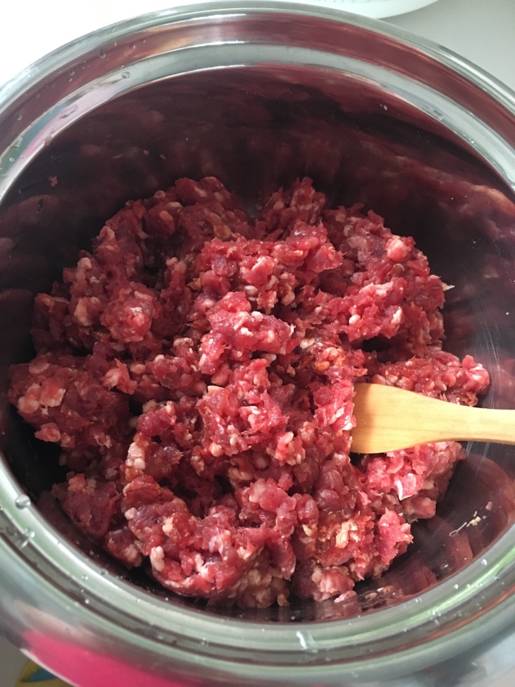 牛肉饺子的做法图解1