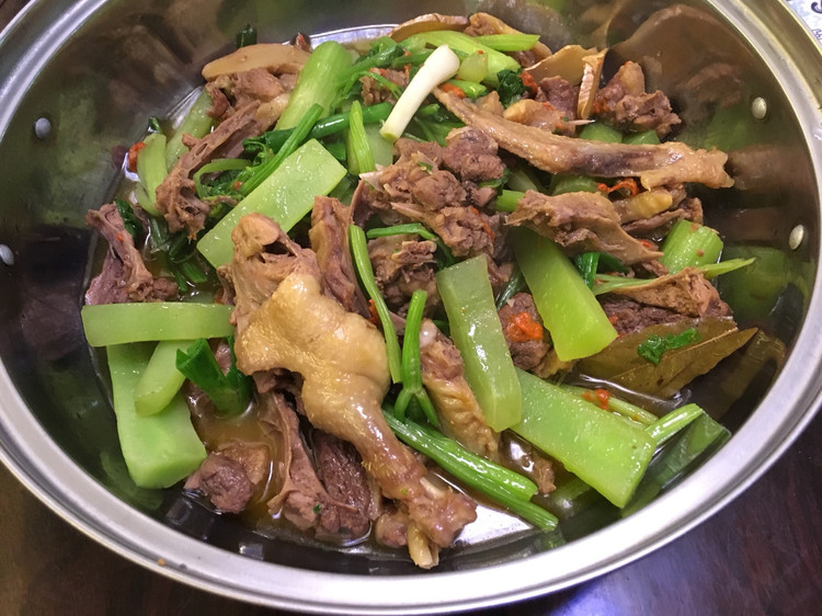 莴苣焖鸭的做法