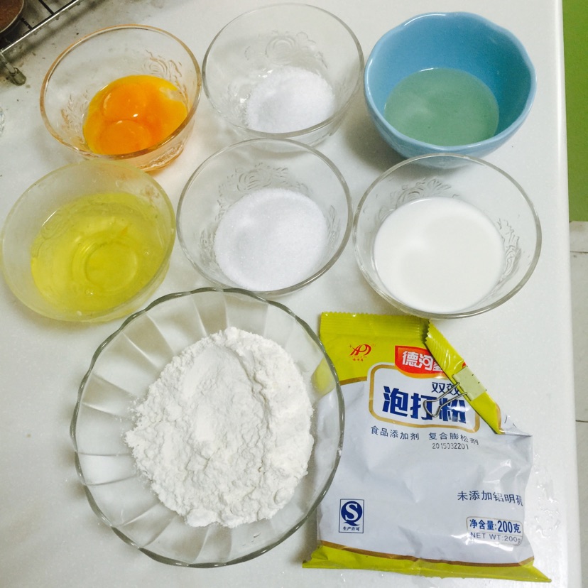 超详尽的戚风杯子蛋糕（纸杯蛋糕）的做法图解1