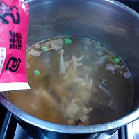 #打工人的健康餐# 螺蛳汤方便面的做法图解9