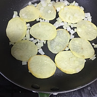 土豆鸡蛋饼的做法图解3