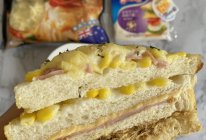 #2022烘焙料理大赛烘焙组复赛#芝士玉米肉松三明治的做法