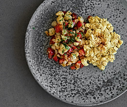 【西式豆腐tofu scramble】辣味豆腐佐马铃薯粒的做法