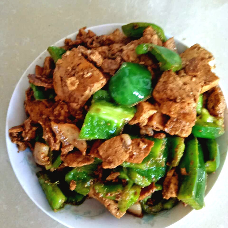 家常豆腐青椒炒肉的做法