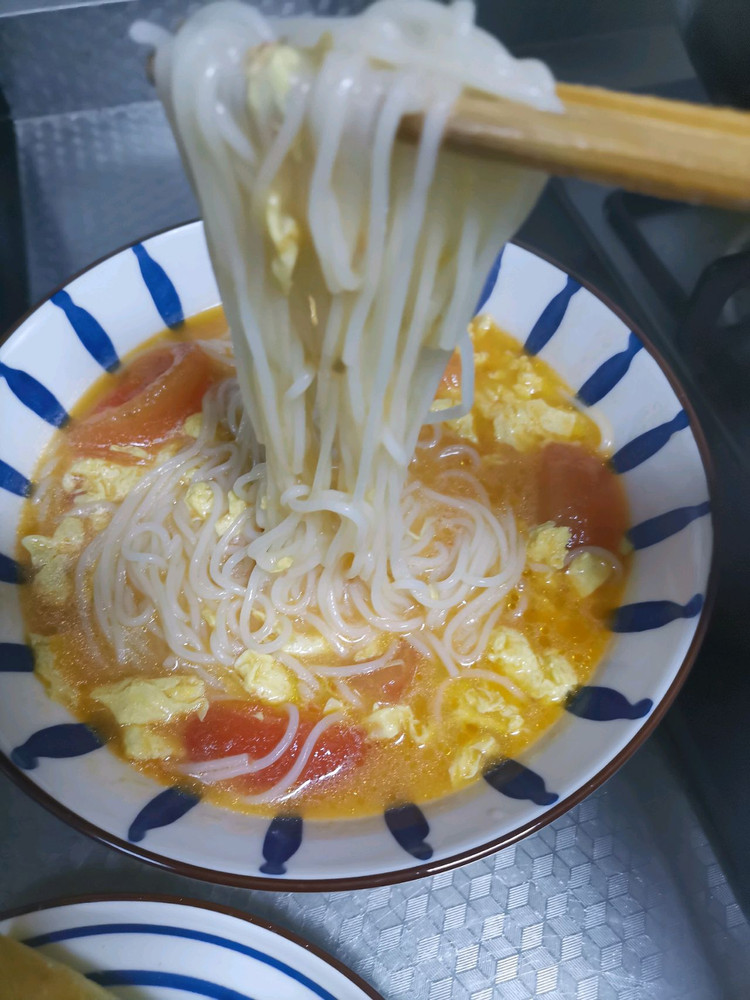 西红柿鸡蛋面的做法