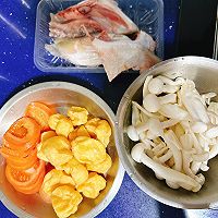 番茄蘑菇豆泡鱼头汤的做法图解1