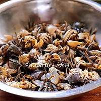 #父亲节，给老爸做道菜#油炸小石蟹的做法图解1
